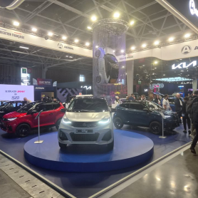 Der Aixam City Sport in der neuen aufregenden Farbe satingrau war der Hingucker auf unserem Stand in Paris bei der Mondial Autoshow.